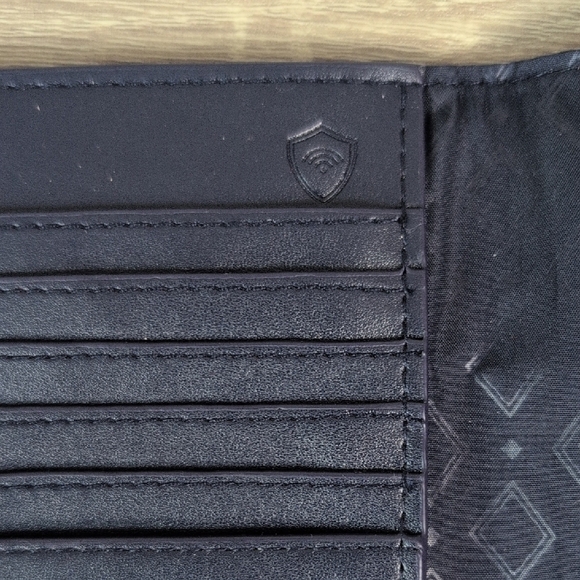 Vera Bradley Navy Blue Wallet with Tropical Toucan Design - Picture 3 of 5